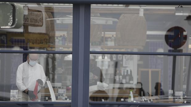 «Son medidas duras, nos perjudican, pero hay que acabar con la pandemia»