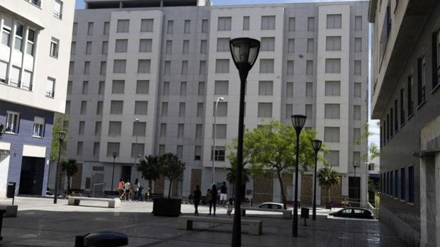 Detenidas dos personas por un robo con fuerza en un bar de la plaza de Jerez en Cádiz