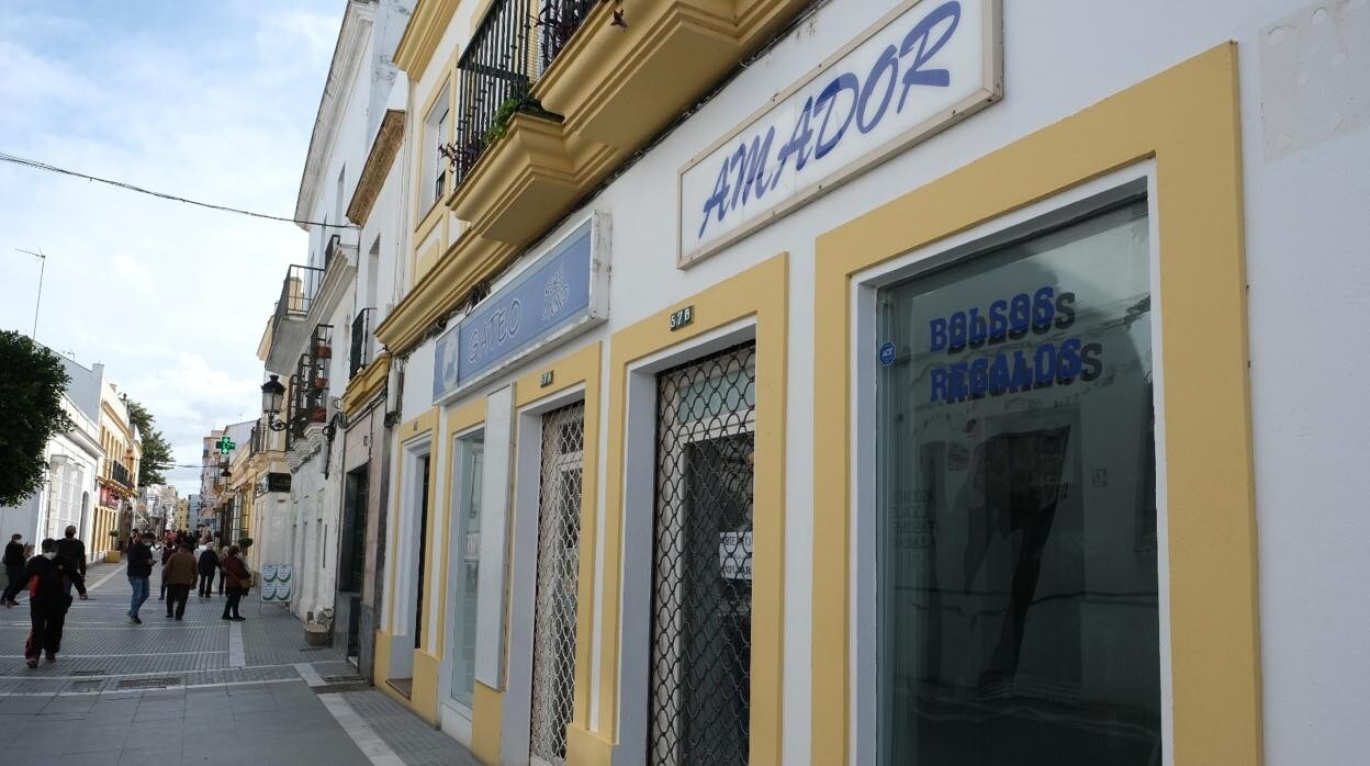 Los comercios y la hostelería están cerrados en Puerto Real desde este sábado.