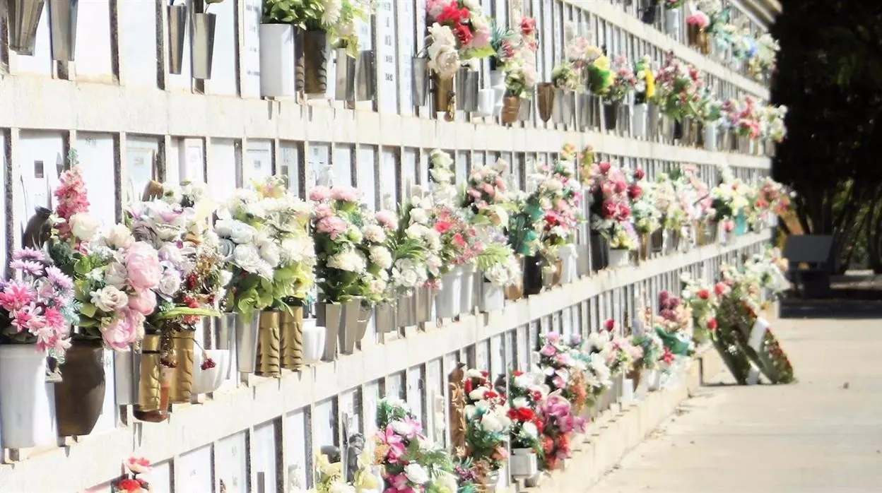 El número de fallecidos por Covid en Cádiz en la tercera ola cuadruplica al de la primera