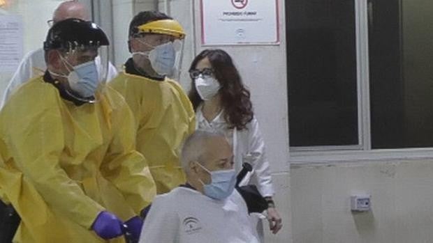 Incendio en el Puerta del Mar: «Cuando lo detuvimos nos dijo que si no le dejábamos salir iba a quemar algo más»