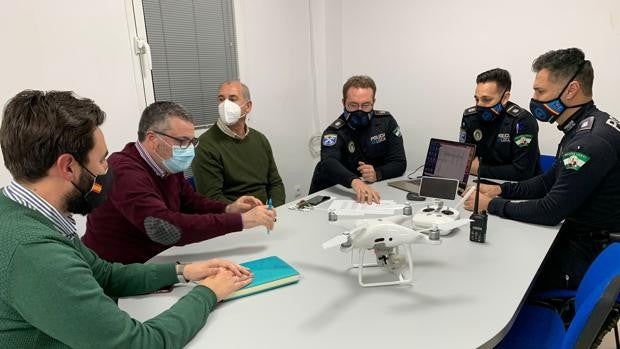 Carmona inicia las gestiones para incorporar drones a su cuerpo de Policía Local