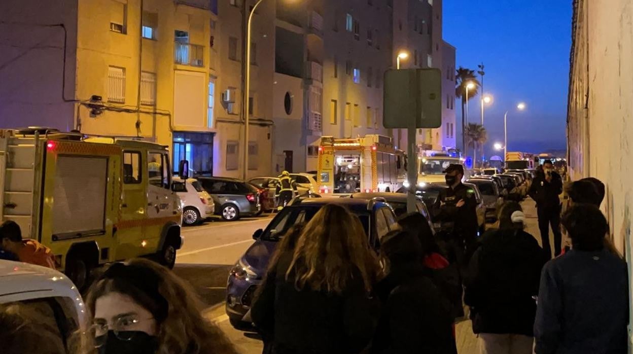 Los bomberos han acudido para sofocar el incendio