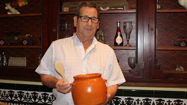 Fallece Pepe Méndez, el cocinero que le dio un sabor único al Potaje Gitano de Utrera