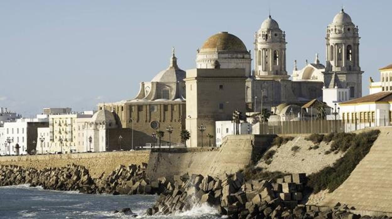 El tiempo en Cádiz: Poca nubosidad y continúa el levante