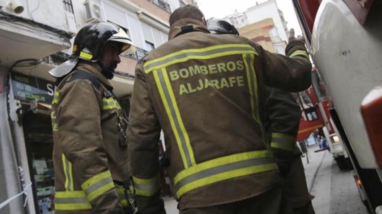 Imagen de archivo de una intervención de los bomberos del Aljarafe