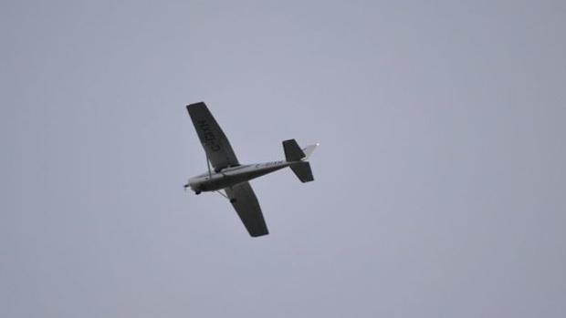 Evacuado al hospital un hombre tras tener un accidente de avioneta en Alcalá del Río (Sevilla)