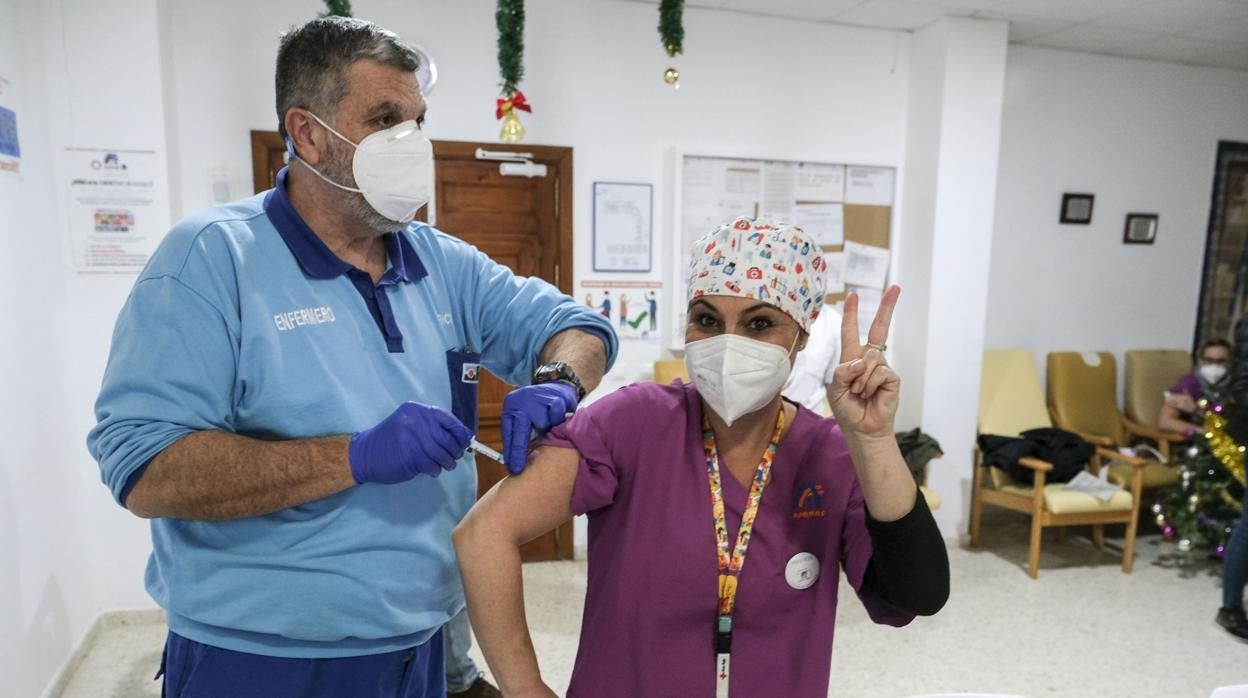 Vacunación en la Residencia Nuestra Señora de la Paz de Chiclana.