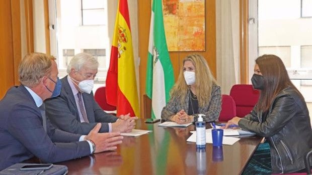 La Junta presenta al sector hotelero y de agencias las novedades del bono turístico