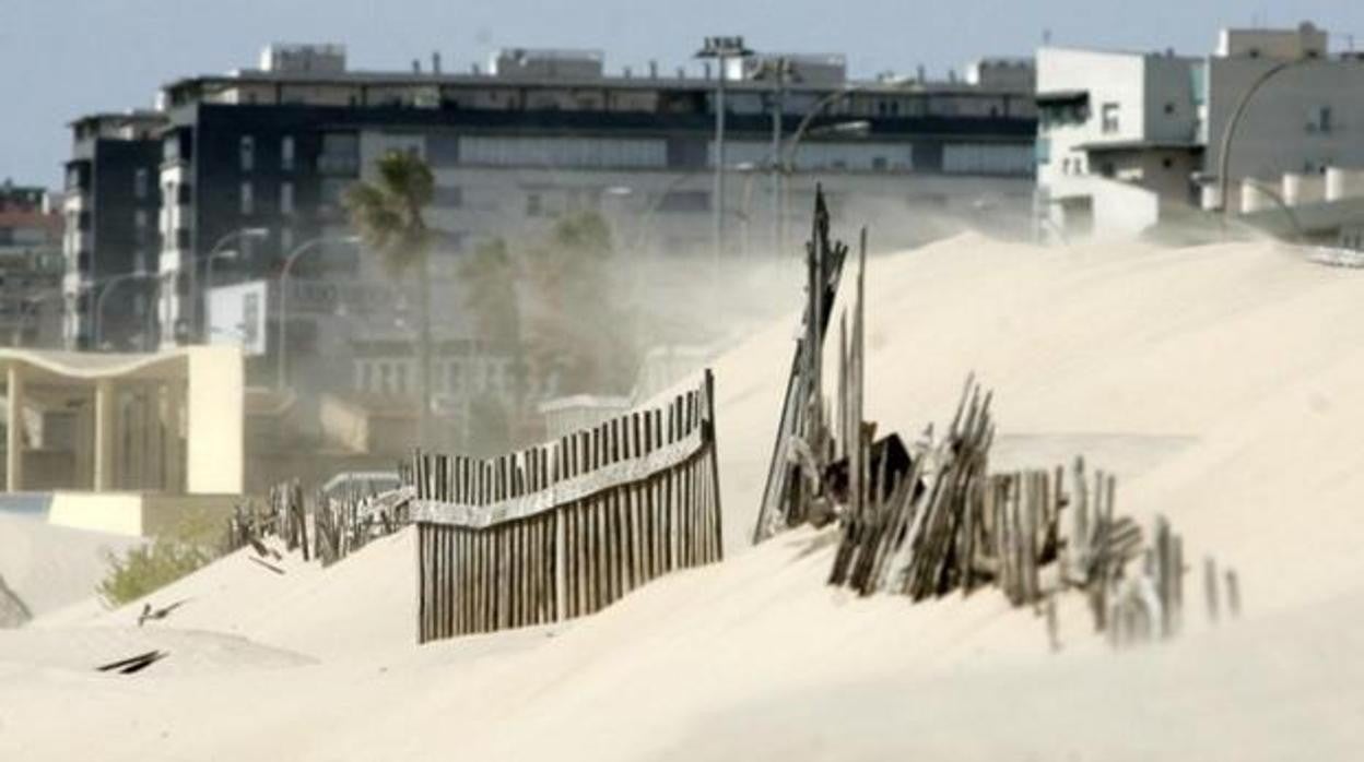 El tiempo en Cádiz: Continúa el levante y la provincia estará este jueves en alerta por fenómenos costeros