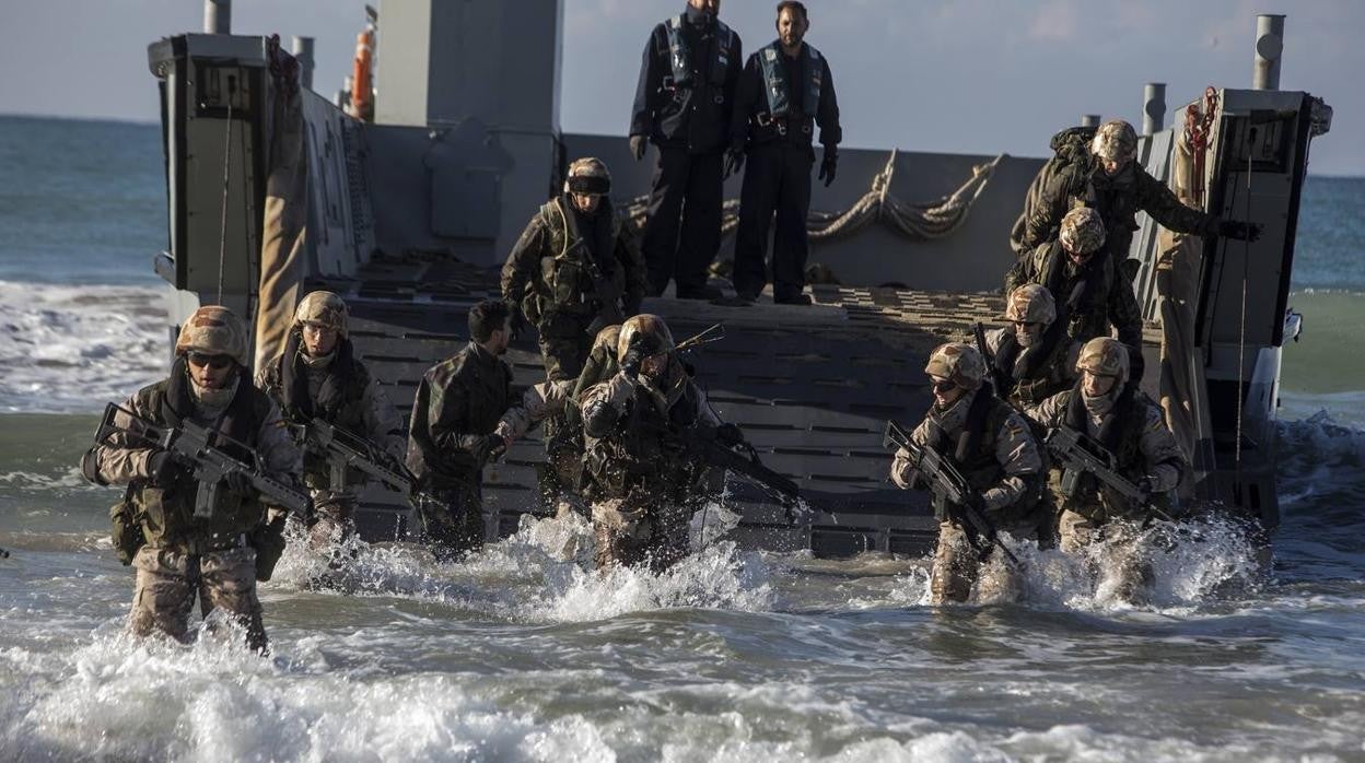 Desembarco de infantes de Marina en un ejercicio de adiestramiento.