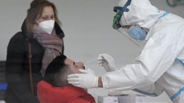 Una treintena de municipios de Sevilla se mantiene sin positivos de coronavirus en una semana