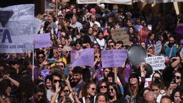 El Colegio de Médicos de Cádiz hace un llamamiento a la población para evitar concentraciones o manifestaciones