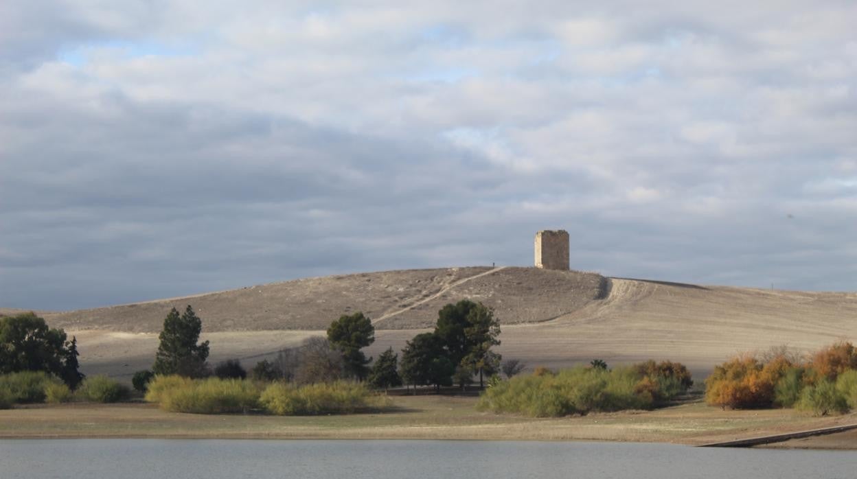 El pantano Torre del Águila se encuentra en una zona de interés paisajístico e histórico