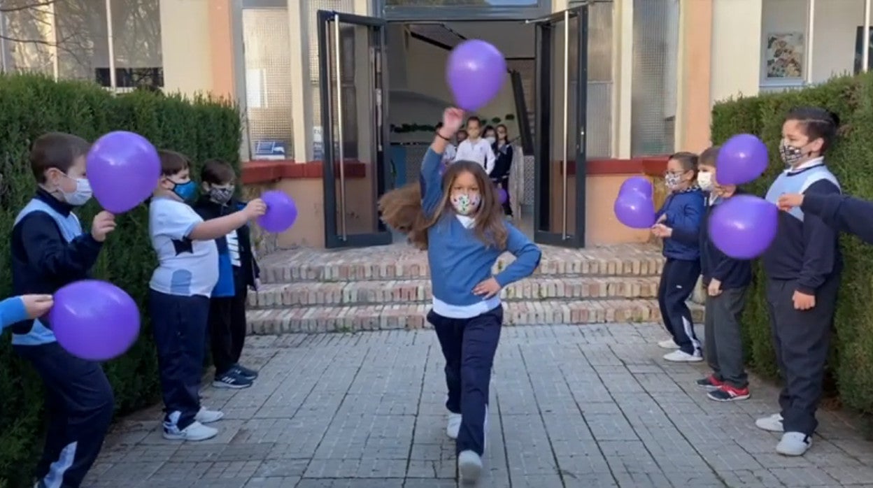 Una de las escenas de la grabación del colegio Villoslada de Cádiz.