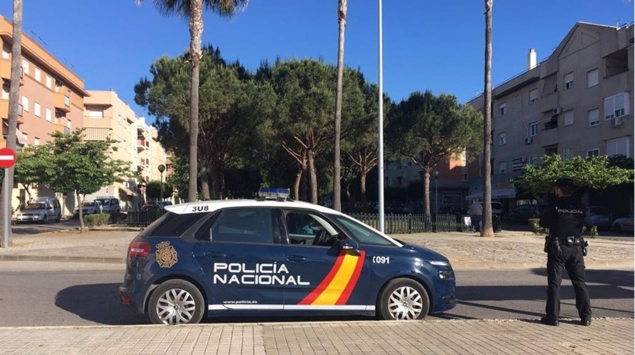 Imagen de archivo de un agente de Policía en Rota.