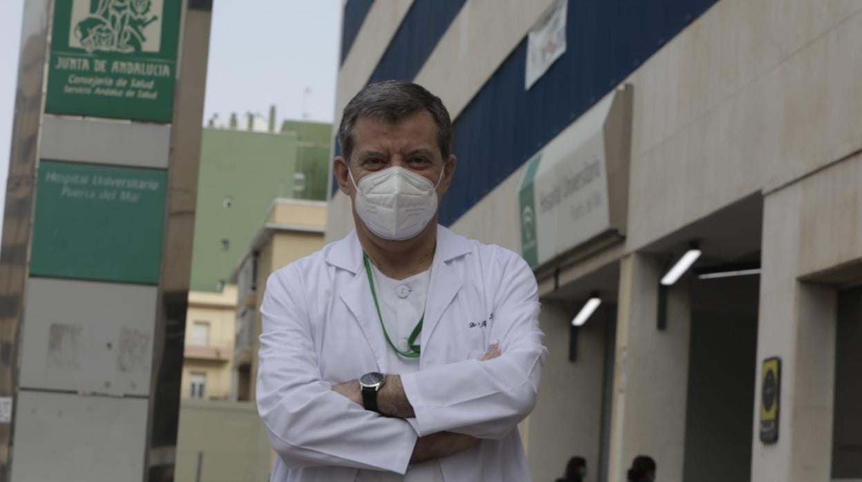 Manuel Rodríguez Iglesias, jefe del Servicio de Microbiología Clínica del Hospital Puerta del Mar de Cádiz.