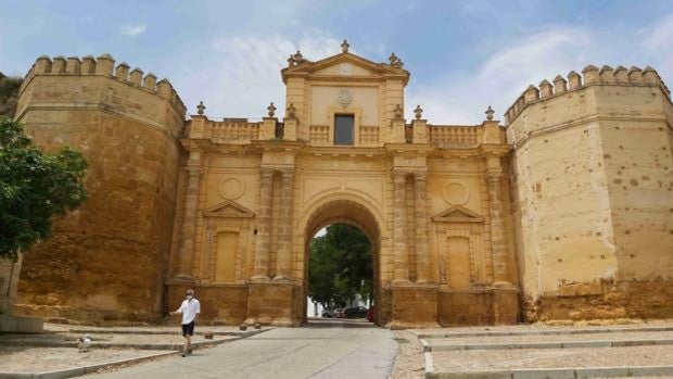 Carmona reabre a las visitas la Puerta de Córdoba y el Alcázar del Rey don Pedro desde este viernes