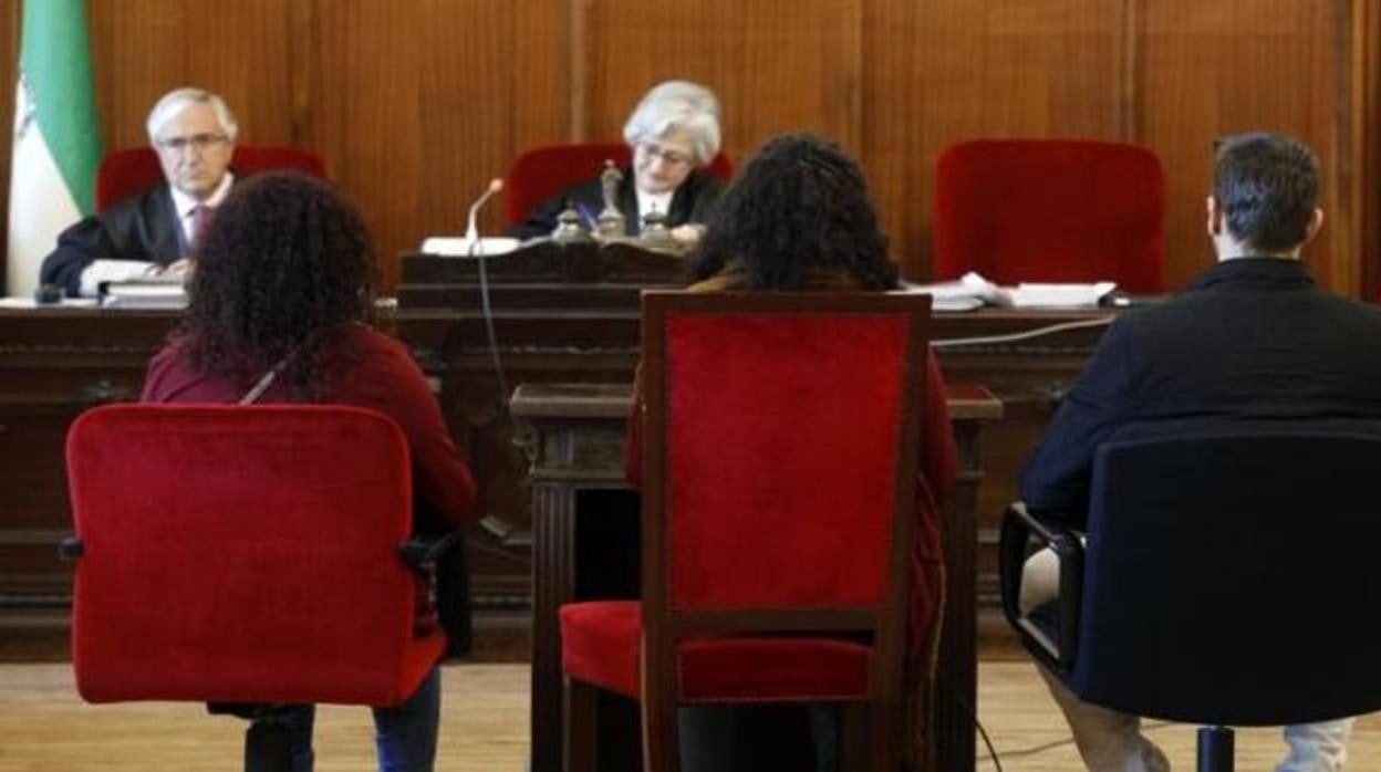 Los tres condenados durante el juicio celebrado el año pasado