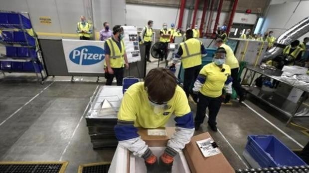 Bruselas y Pfizer acuerdan adelantar al segundo trimestre la entrega de 10 millones de vacunas a la UE