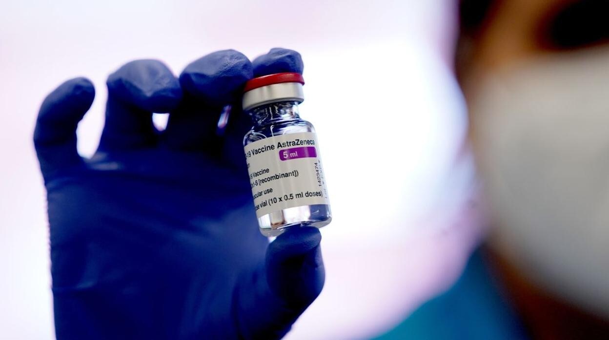 La vacuna AstraZeneca ha sido suspendida de manera temporal en España.