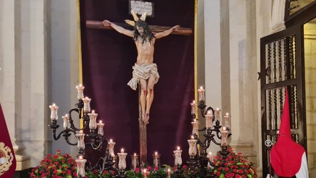 Chiclana acompaña a sus Titulares durante la celebración del Lunes Santo