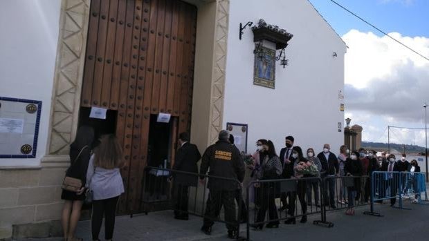 Jerez vive el Viernes Santo agarrado a María