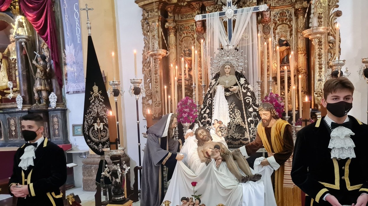 Veneración a la Soledad en la Iglesia Mayor de San Fernando