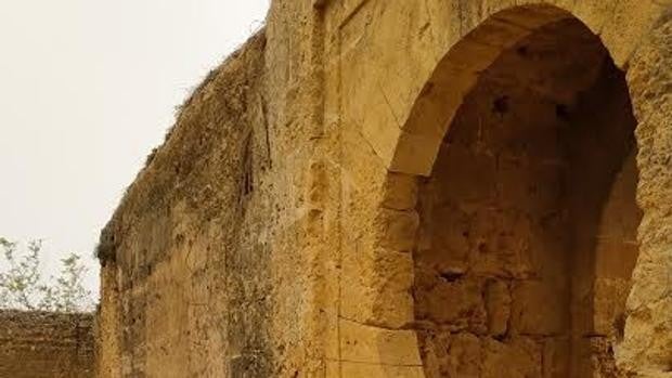 El estudio de la Torre Mocha del castillo de Alcalá de Guadaíra descubre estancias y pavimentos bajomedievales