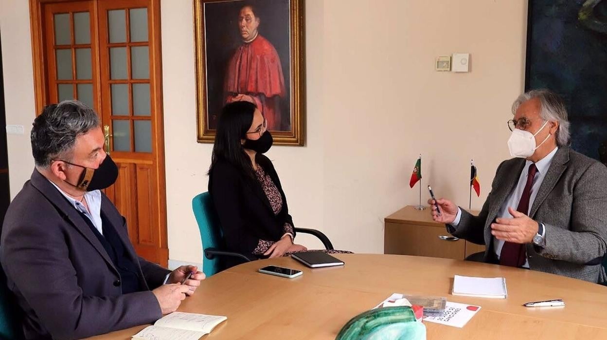 Francisco Cano, Lola Cazalilla y Francisco Camas, reunidos para aunar la cultura de Cádiz y Jerez