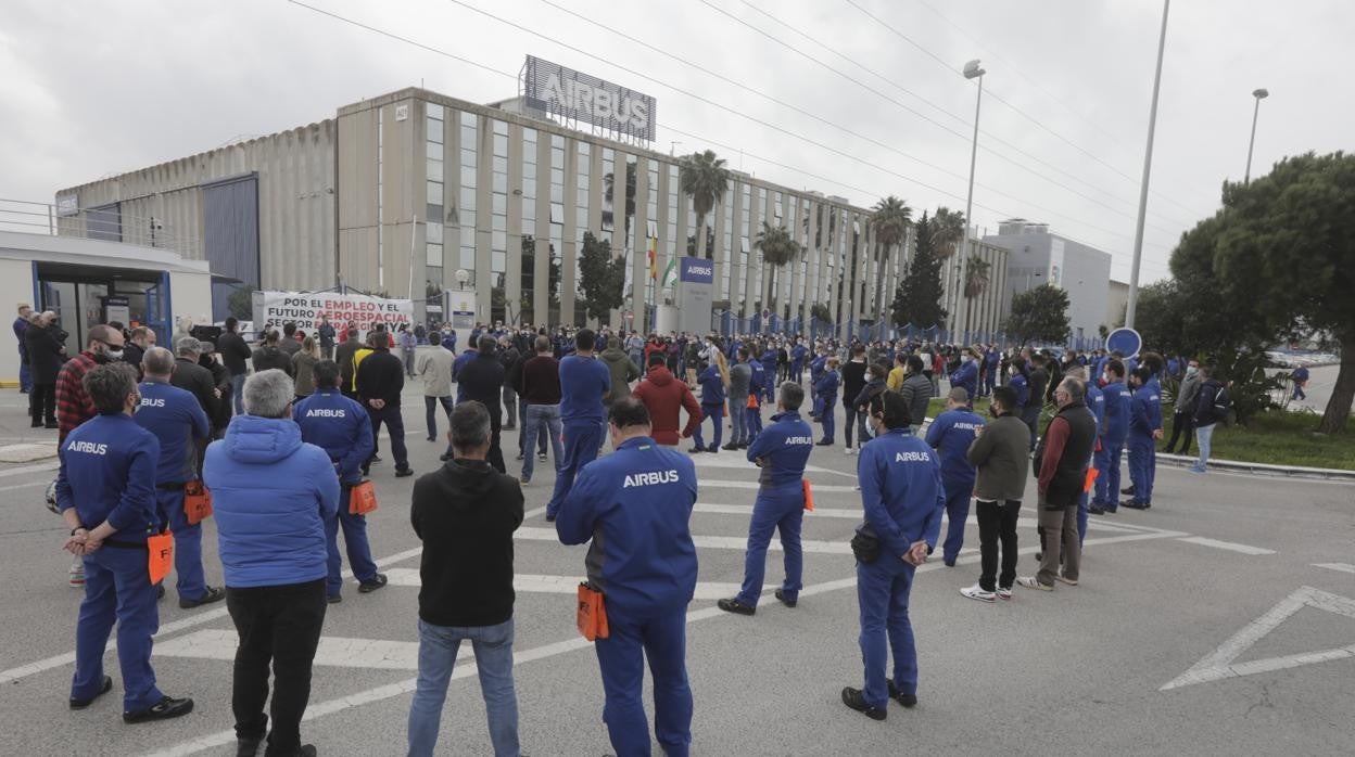 Imagen de una de las protestas celebrada en la puerta de la factoría