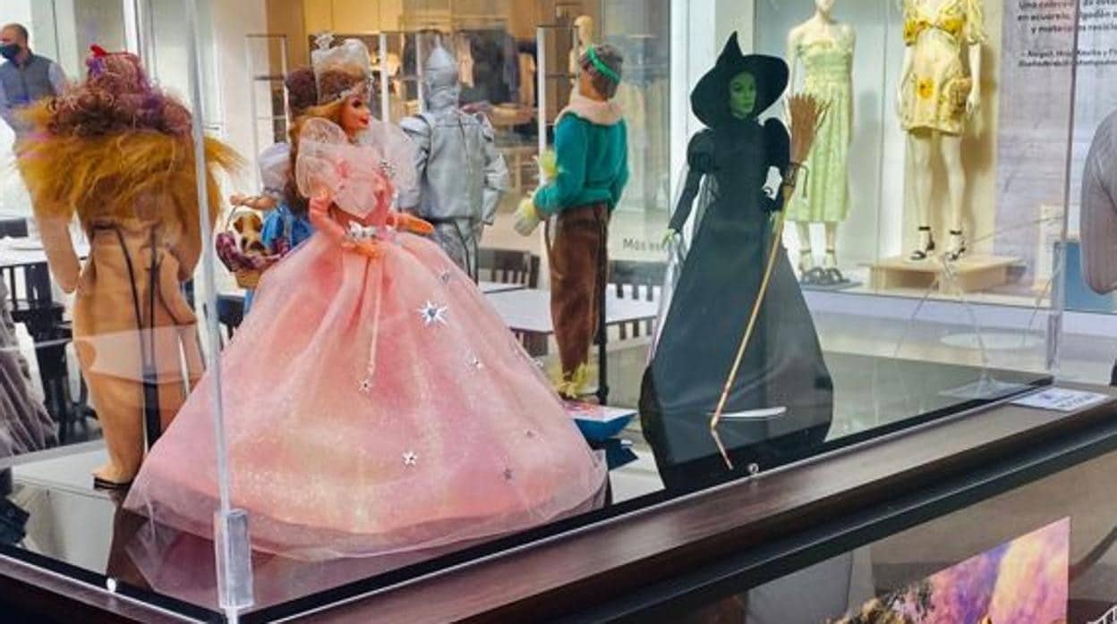 'Barbie, cine y moda' llega a El Puerto con una exposición en el centro comercial El Paseo