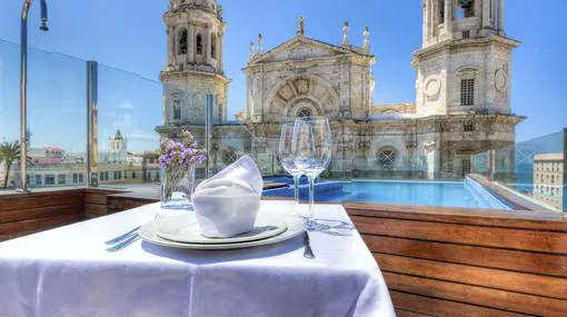 Diez hoteles de ensueño en la capital de Cádiz para &#039;gaditanear&#039; en busca de experiencias únicas