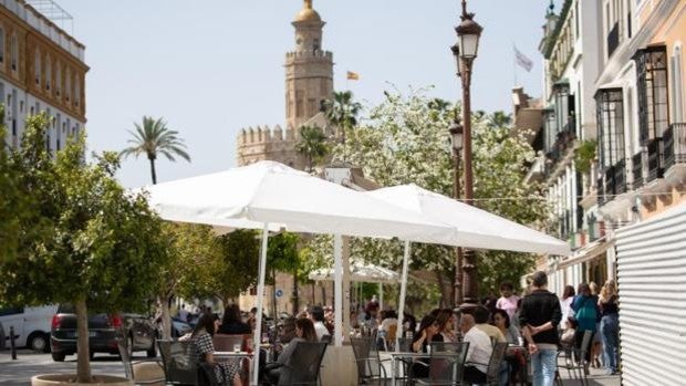 Comercios y hostelería cerrarán a las 20 horas desde este domingo al pasar toda Sevilla a nivel 3