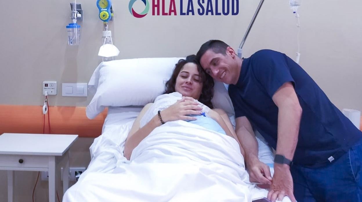 Paola Muriel y Manuel Tellado, padres de Bosco, el primer bebé que nace en el Hospital La Salud.