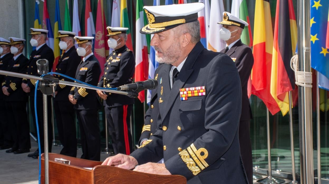 El vicealmirante Núñez durante su discurso en la ceremonia.