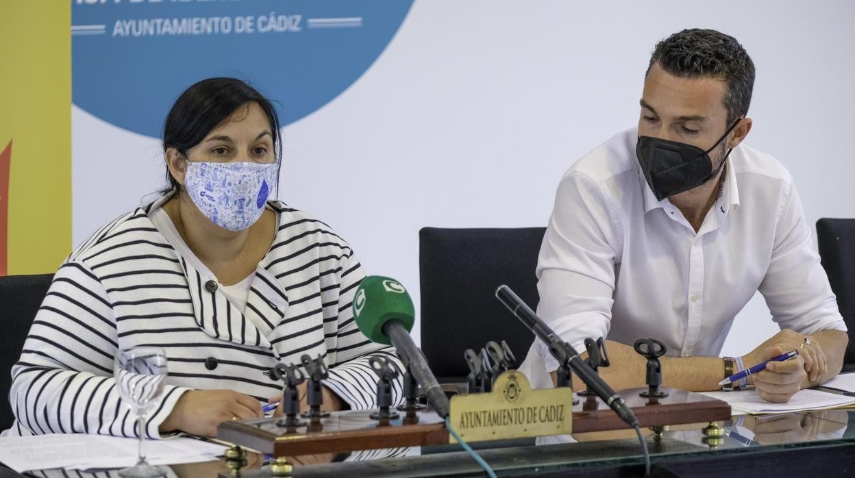 Ana Fernández y Martín Vila.