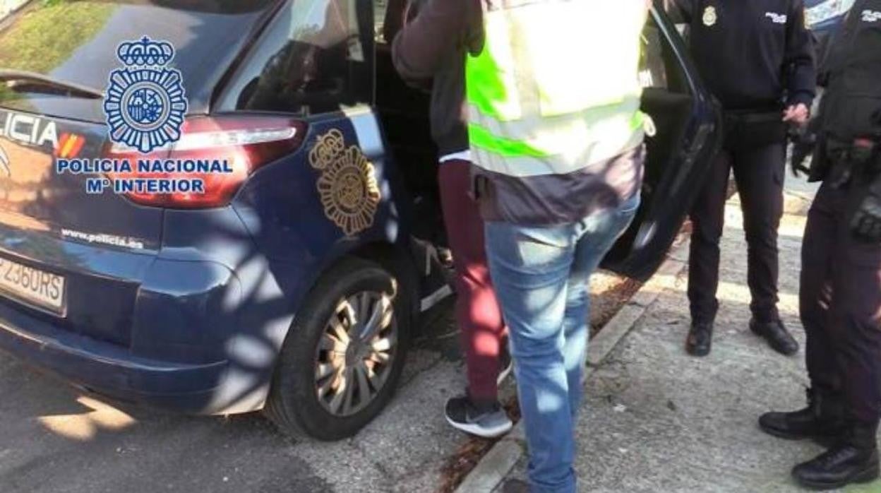 Imagen de archivo de un detenido de la Policía Nacional en San Juan