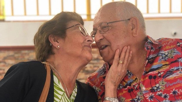 La historia de amor de dos abuelos gaditanos que se ha hecho viral en Twitter: «Son lo más bonito»