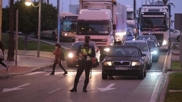 Controles especiales en las zonas costeras de Cádiz y en Jerez tras la apertura de la provincia