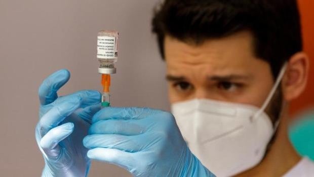 Diez municipios de Sevilla siguen sin bajar de la tasa de los 500 y otros ocho tienen una incidencia de más de 400