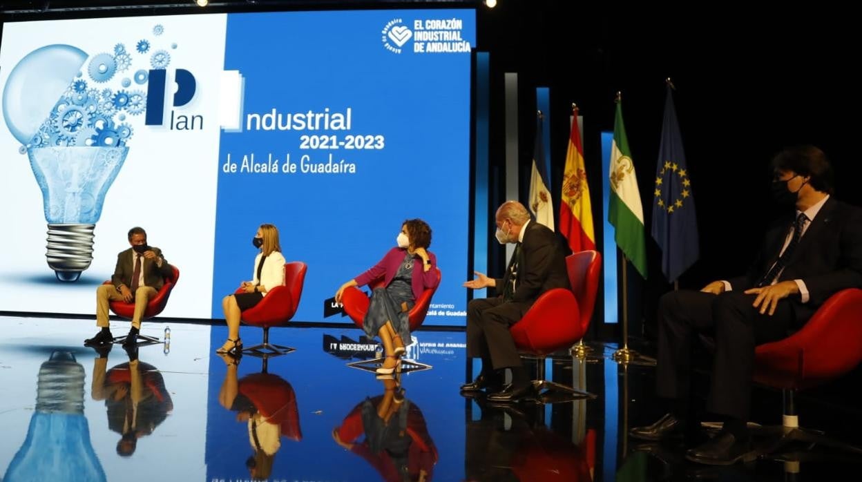 Un instante de la presentación del proyecto industrial en Alcalá de Guadaíra