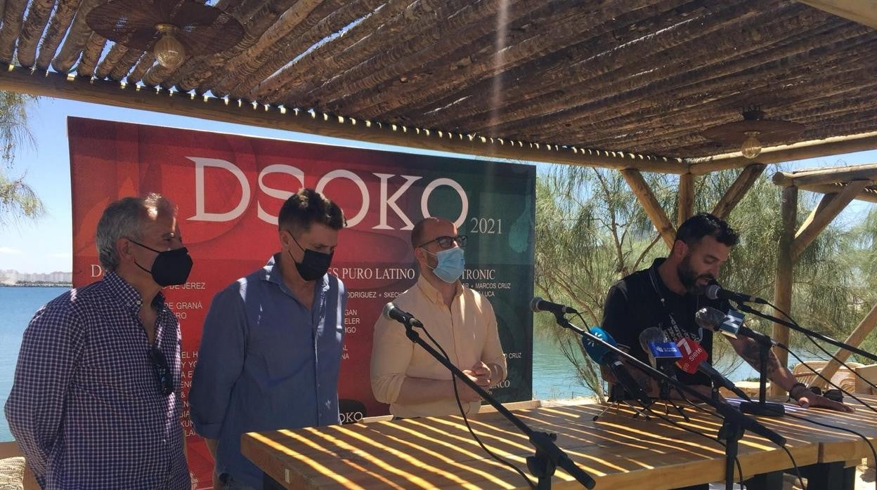 El alcalde de El Puerto junto con los promotores del Festival en el Margarita, en Puerto Sherry