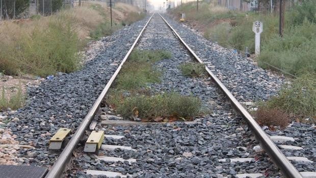 Niegan una indemnización de un millón a un vecino de Arahal que se cayó a una vía de tren