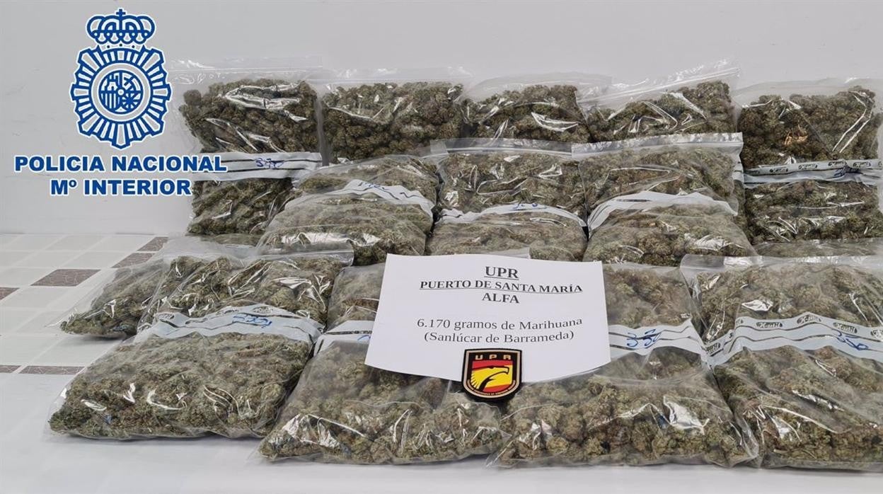 Detenido en Sanlúcar con más de seis kilos de cogollos de marihuana en el coche