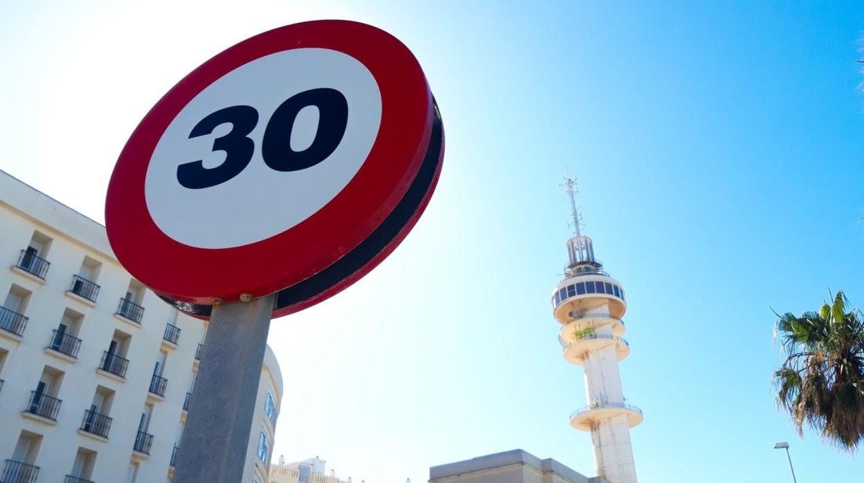 Todas las calles de carril único en Cádiz con nuevos límites de velocidad desde hoy a 30 km/h