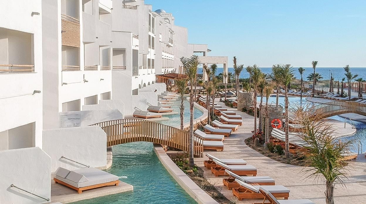 El Hotel Zahara Beach, uno de los mejores resort de España, abre este 13 de mayo