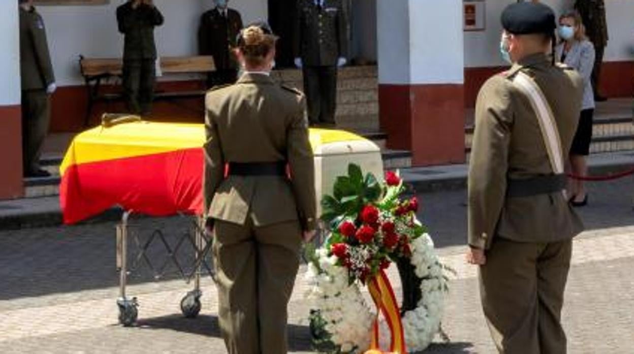 Honras fúnebres a la militar Débora Grau