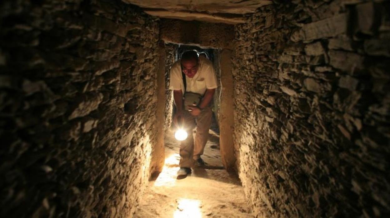 Interior del dolmen de La Pastora, en Valencina