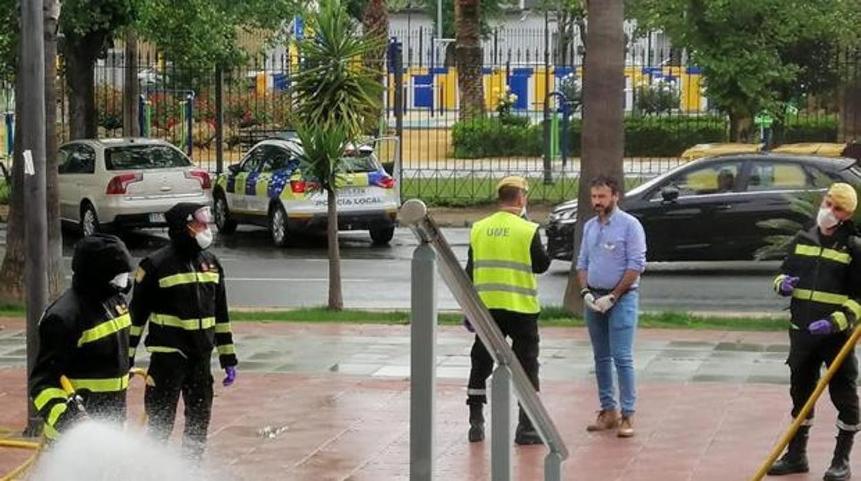 Tareas de desinfección en el pueblo sevillano de La Campana